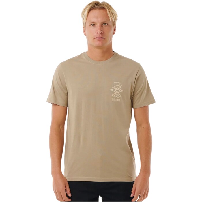 2024 Rip Curl Hombres Search Icon Tee 0CBMTE - Sand Dune