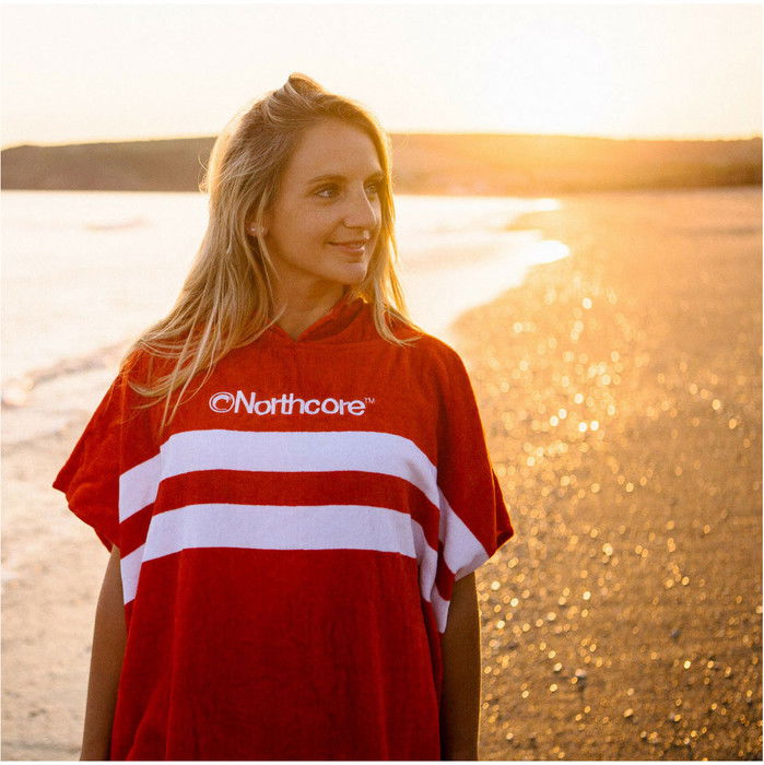 2024 Northcore Beach Basha Stripe Toalla Con Capucha Cambiador Robe / Poncho NOCO241 - Red