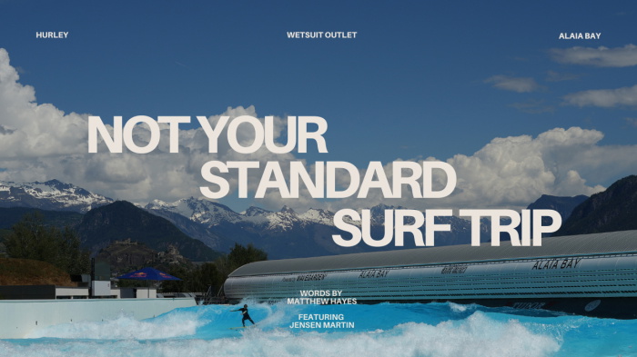 Surfista deslizándose en una ola de la piscina de olas de Alaïa Bay, bajo los Alpes suizos nevados